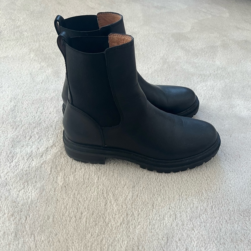 Like New Madewell Chelsea Boot